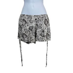 Raga Women's White Black Floral Flat‎ Front Elastic Waist Shorts Size Small NWT